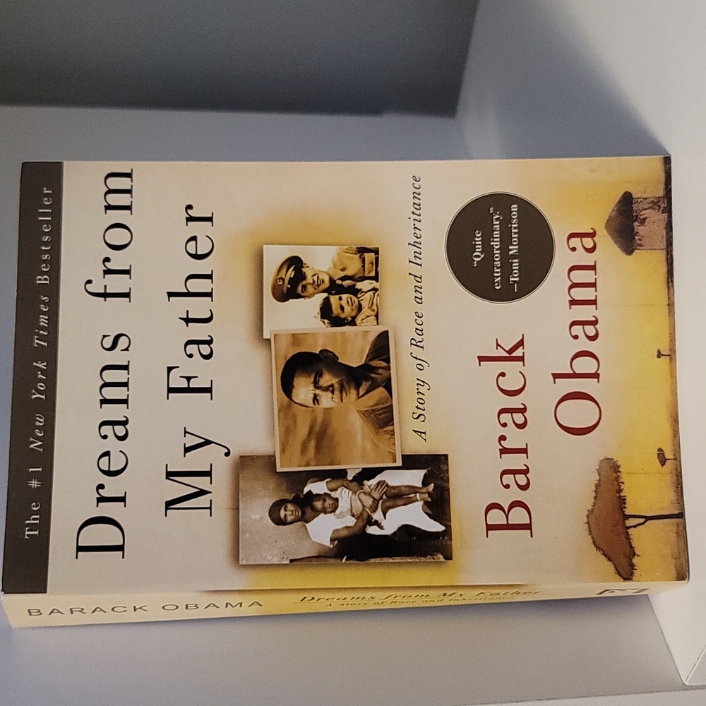 NWOT -- DREAMS FROM MY FATHER, By Barack Obama -- Paperback Book